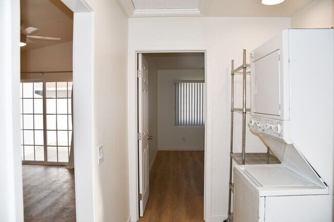 Building Photo - Parker (388) North