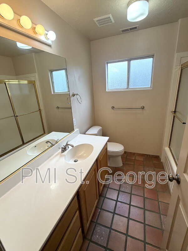 Building Photo - 1569 Tamarisk Dr