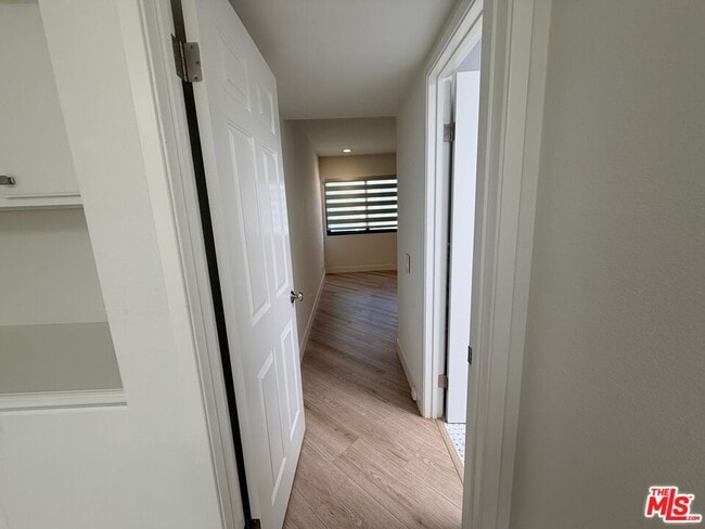 Building Photo - 12 Moss Glen