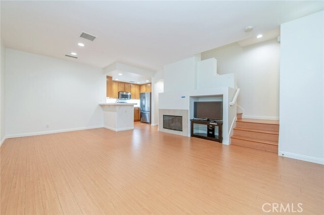 Building Photo - 234 Dewdrop