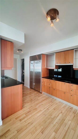 Building Photo - 1331 Brickell Bay Dr