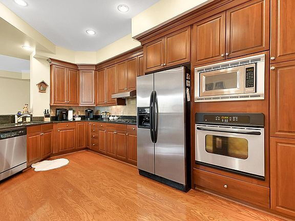 Building Photo - "Spacious 2-Bedroom Condo with Elegant Har...