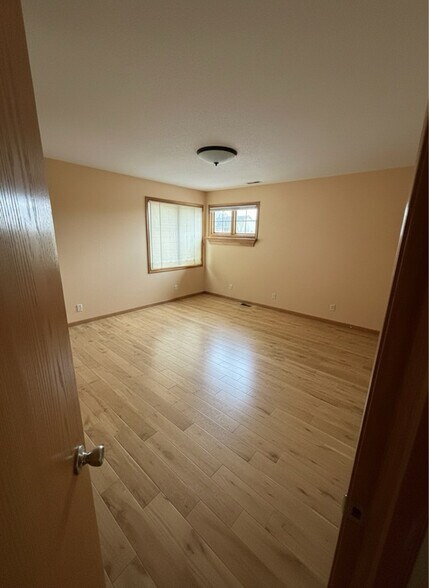 Building Photo - 2402 Welbeck Dr