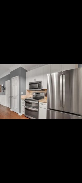 Stainless appliances - 1443 Cambridge Lakes Dr
