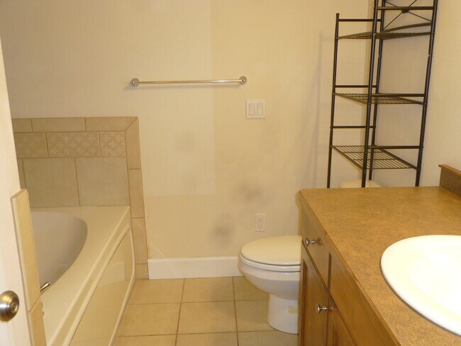 Building Photo - Charming 3 bedroom, 2 bath in Columbia Falls