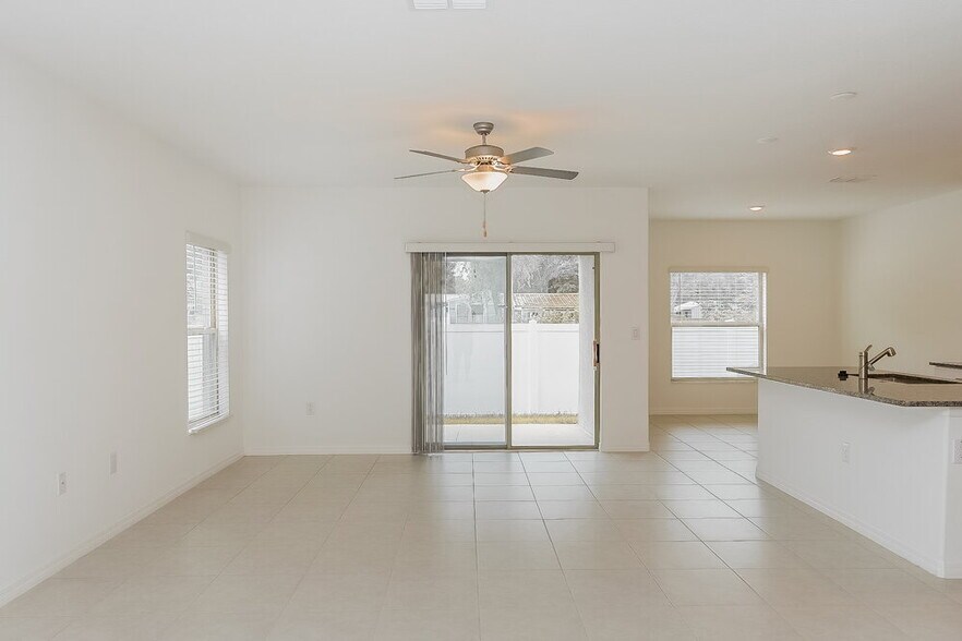 Building Photo - 7333 Spring Snowflake Ave