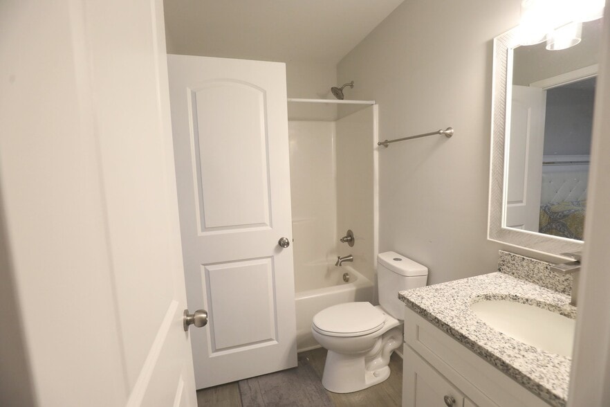 Building Photo - 1701 Tuxedo Junction Rd