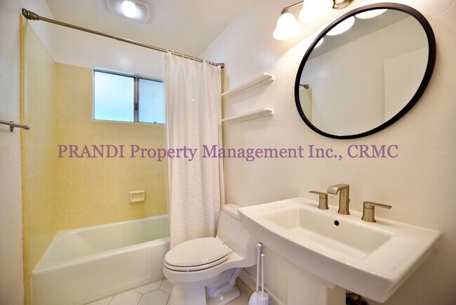 Building Photo - Bright and Cheerful Home in Tam Valley wit...