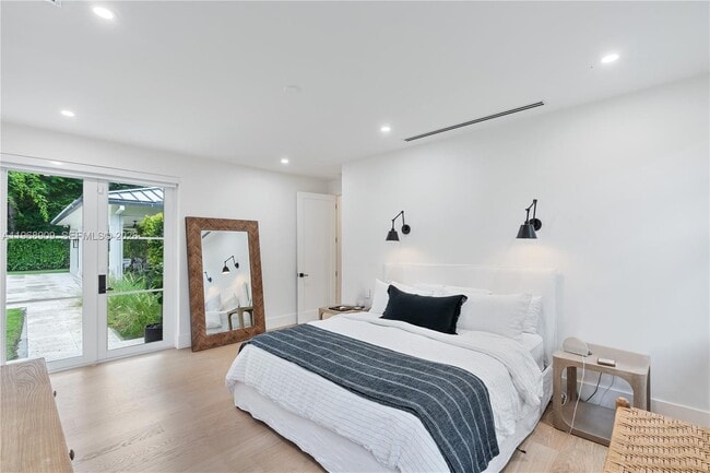 Building Photo - 9301 SW 93rd Ave