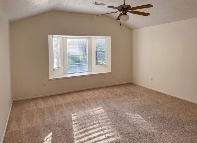 Building Photo - 302 Inverness Dr