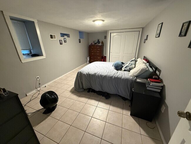 Building Photo - 146 W Fourth St