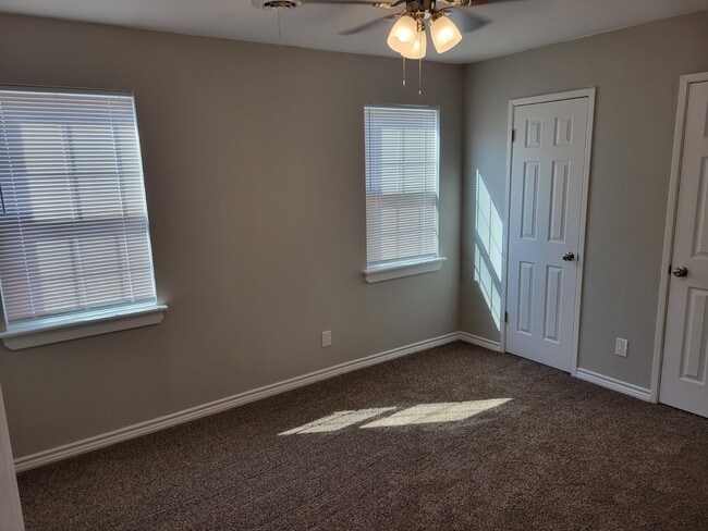 Building Photo - 214 Glasgow Dr