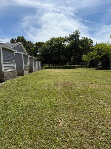 Building Photo - 206 3rd Ave N