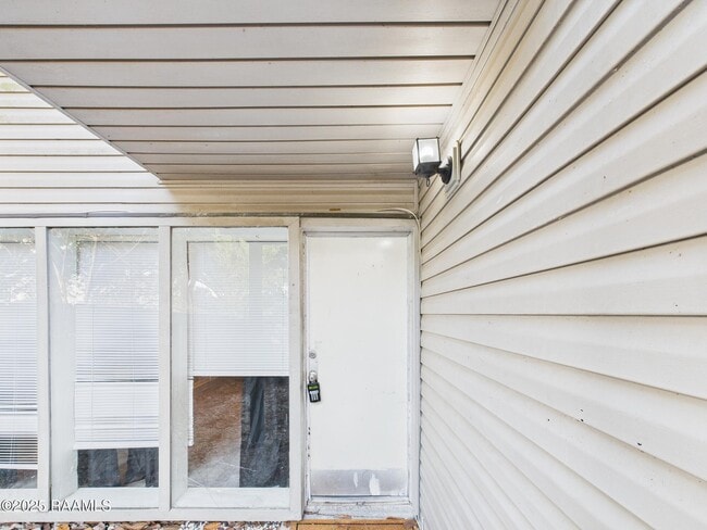 Building Photo - 511 Fox Run Ave