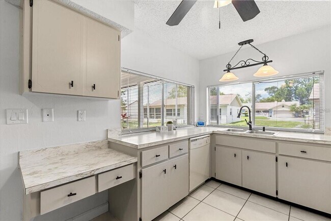 Building Photo - 13013 Sawmill Way