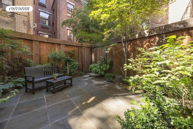 Building Photo - 22 W 70th St