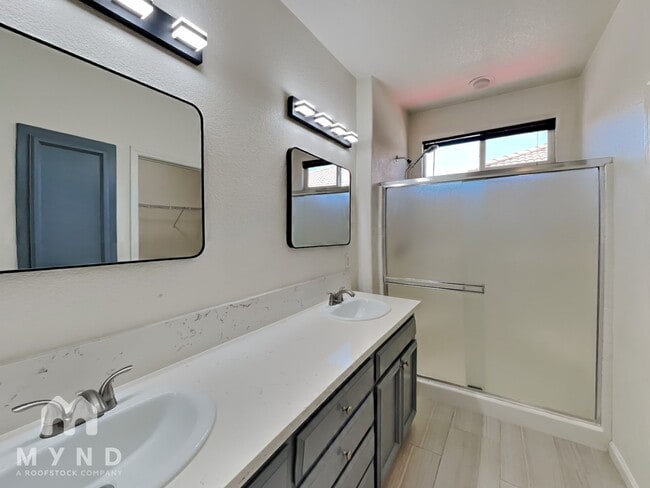 Building Photo - 5325 Dunlay Dr