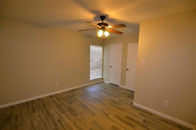 Building Photo - 18507 Wood Glen Ln
