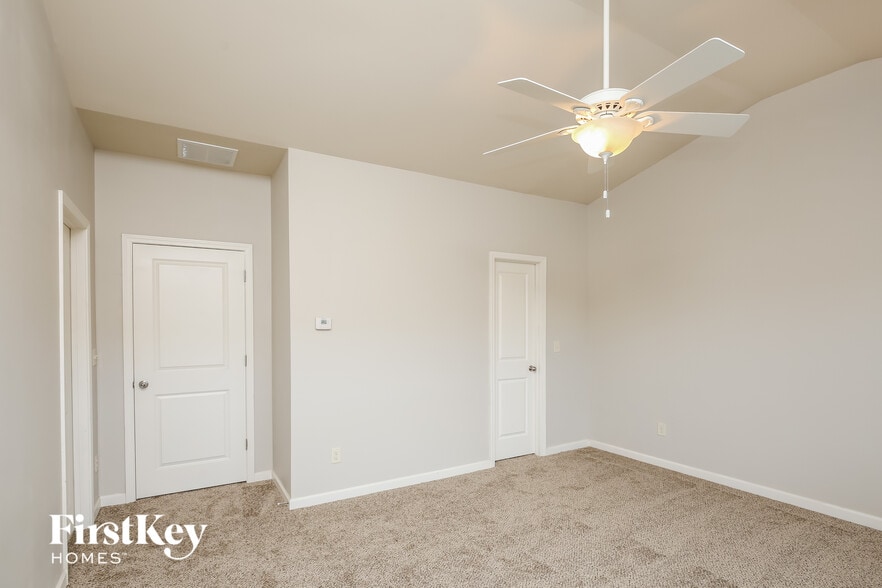 Building Photo - 4911 Briarcliff Dr