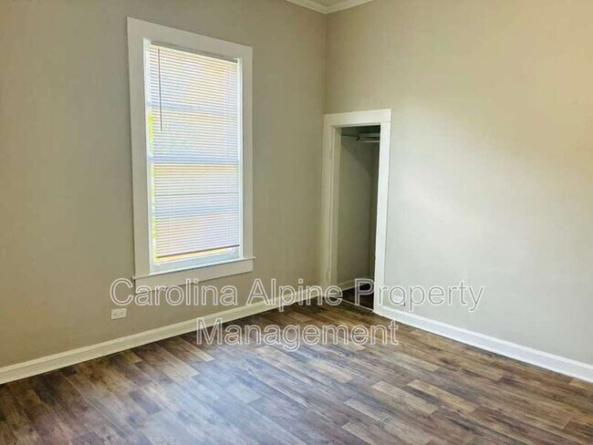 Building Photo - 321 N Poplar St