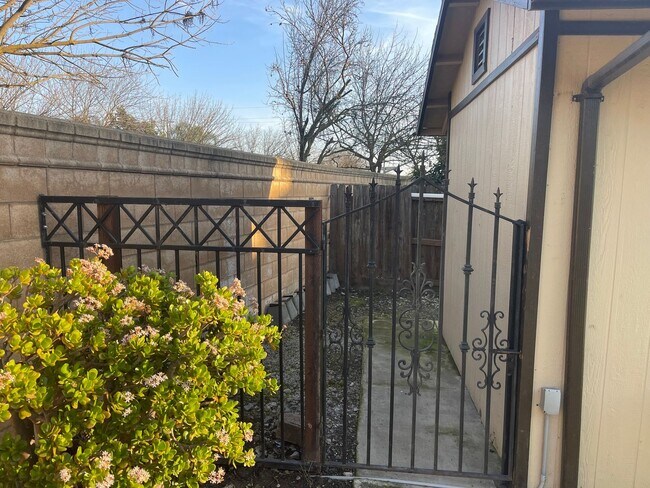 Building Photo - Ideal 4br/2ba single story in Morada