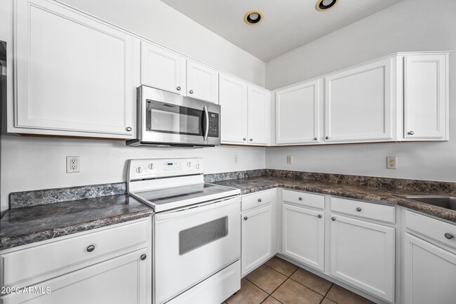 Building Photo - 14000 N 94th St