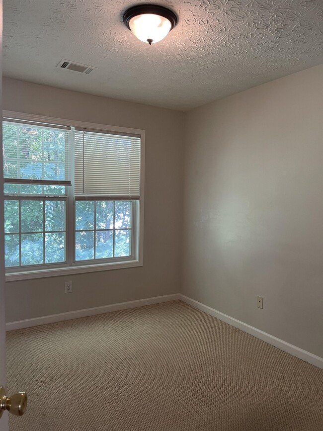 Building Photo - 347 Parkview Manor Dr