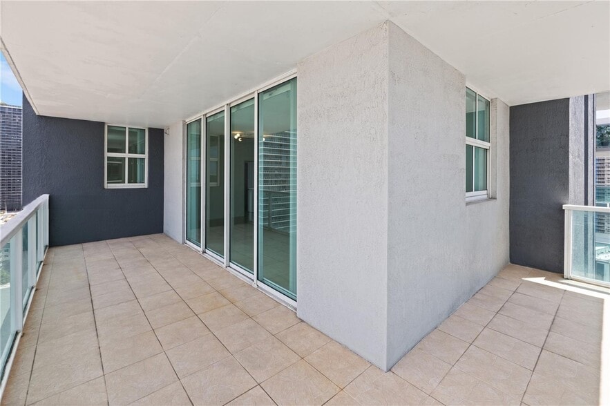 Building Photo - 1250 S Miami Ave