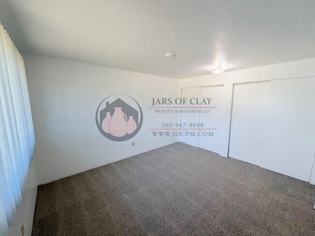 Building Photo - Upstairs Two Bedroom Apartment in Keizer