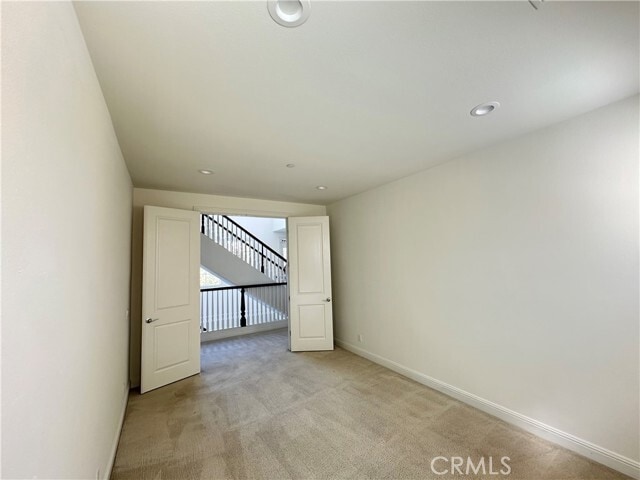 Building Photo - 5 Zion Dr