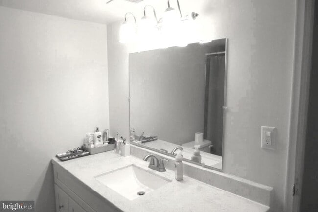 Building Photo - 424 Meadowview Ln