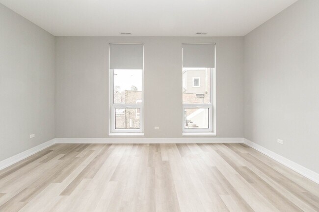 Building Photo - 1554 N Talman Ave