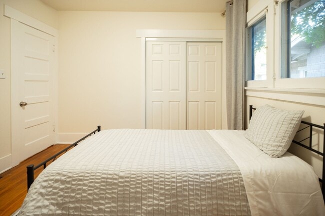 Building Photo - Spacious Furnished Home Near Pasadena City College