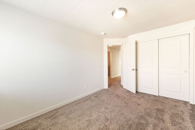 Building Photo - **AVAILABLE 18-May-2024** Woodridge Park C...