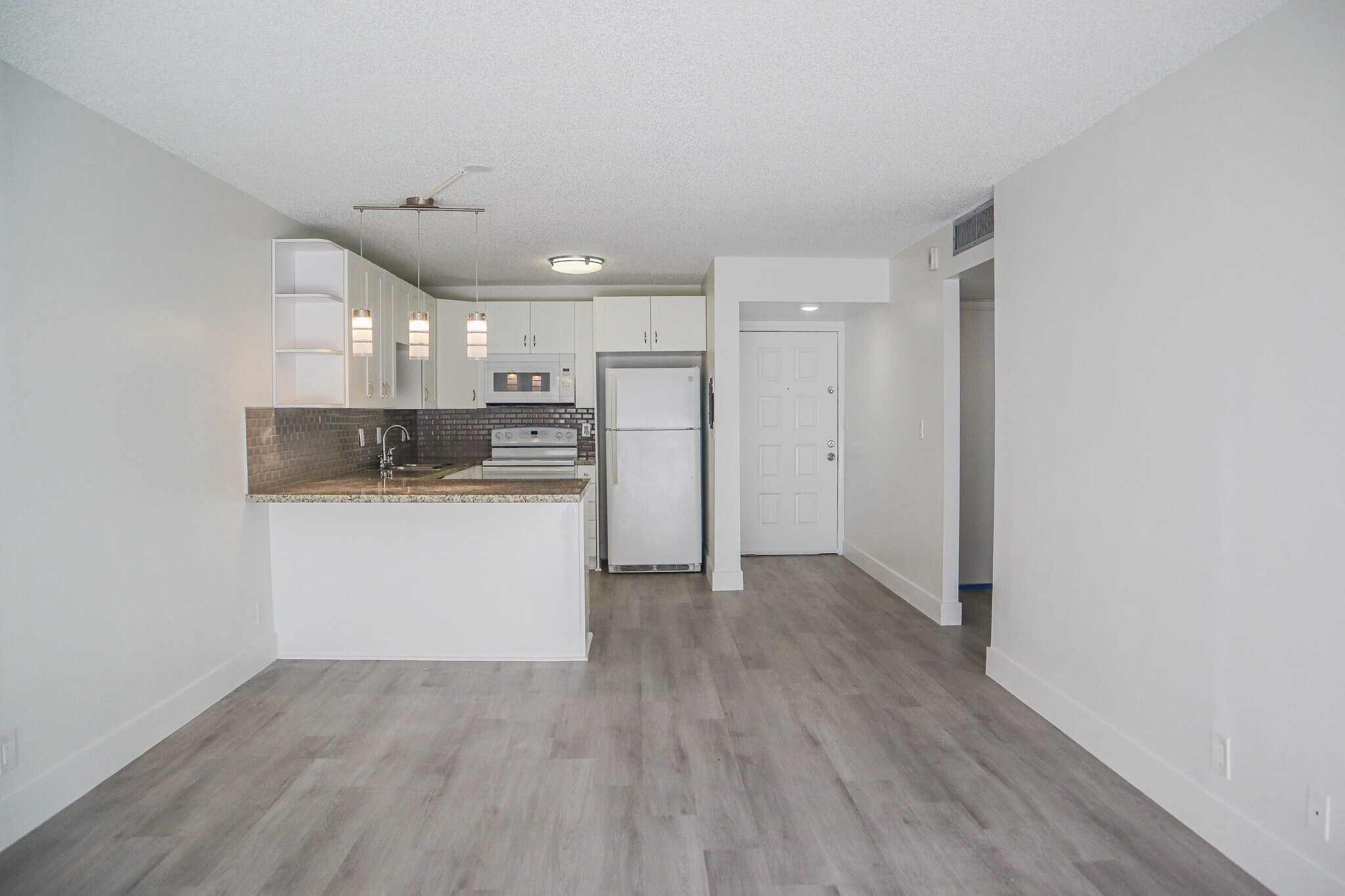 Building Photo - 8005 Lake Dr