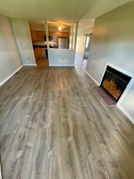 Building Photo - 806 Trustway Ct