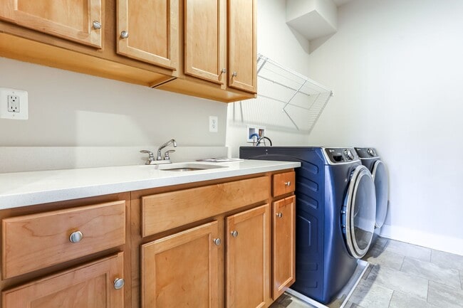 Building Photo - 625 Lipizzan Dr SW
