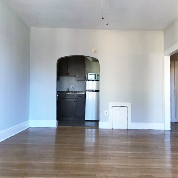 Building Photo - 2315 N Charles St