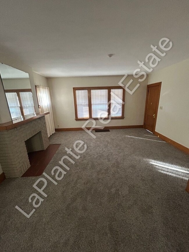 Building Photo - 1439 Vassar Dr