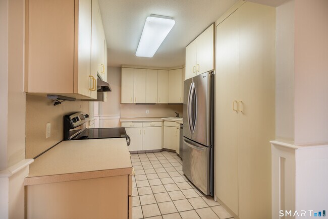 Building Photo - 185 Melba St