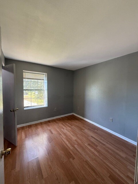 Building Photo - Charming 2-Bedroom Apartment with Water Included!