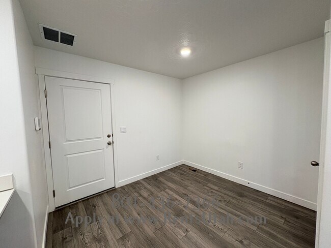 Building Photo - Canvasback