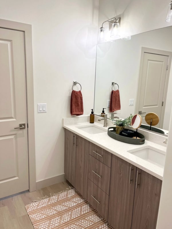 Building Photo - 960 Heritage Dr