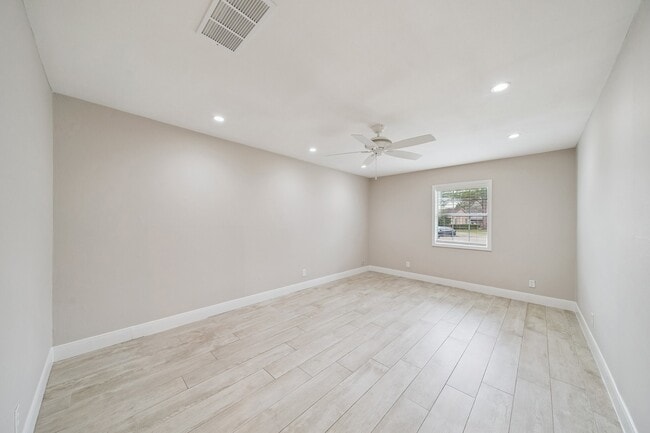 Building Photo - 9602 Lawngate Dr