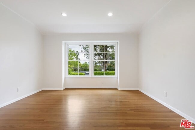 Building Photo - 18080 Karen Dr