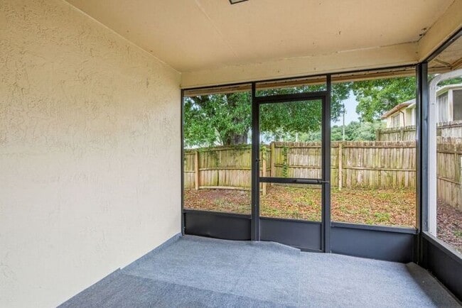 Building Photo - Single Family Home in Lake St George