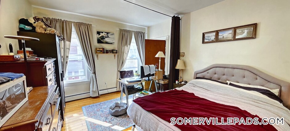 Building Photo - 3 Calvin St