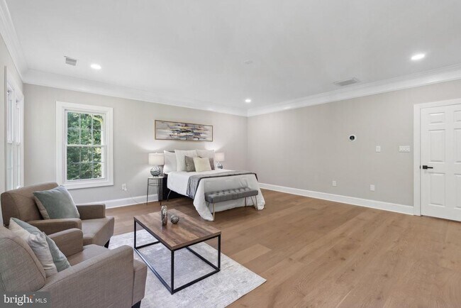 Building Photo - 10899 Woodland Falls Dr