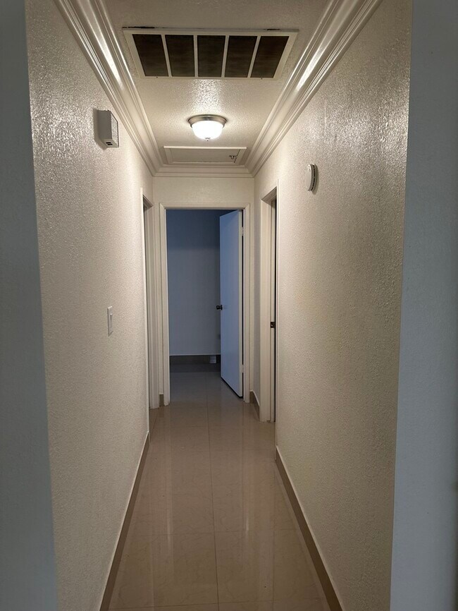 Building Photo - Modesto 3 Bedroom 2 Bath Home