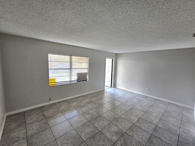 Building Photo - 2584 Seneca Ave